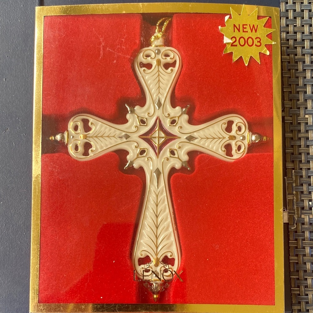 Lenox Cream and Gold Decorative Cross